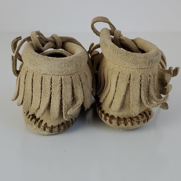 Minnetonka Fringe Baby Bootie Tan - Picture 5 of 13